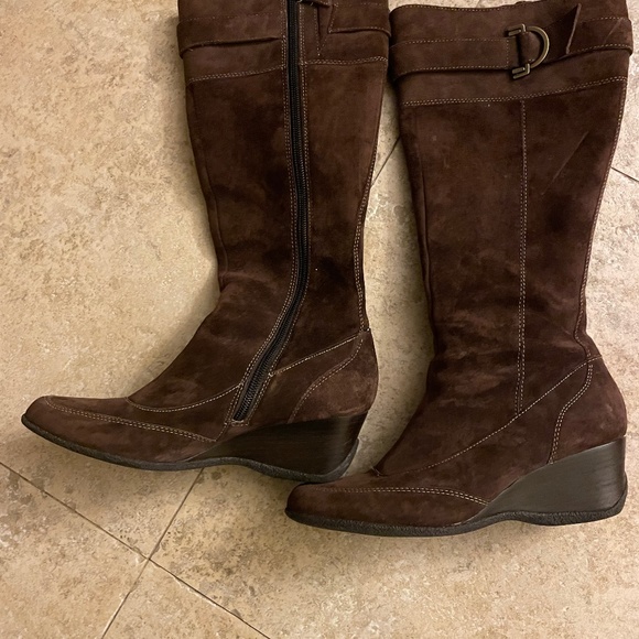 Boots - Picture 1 of 7